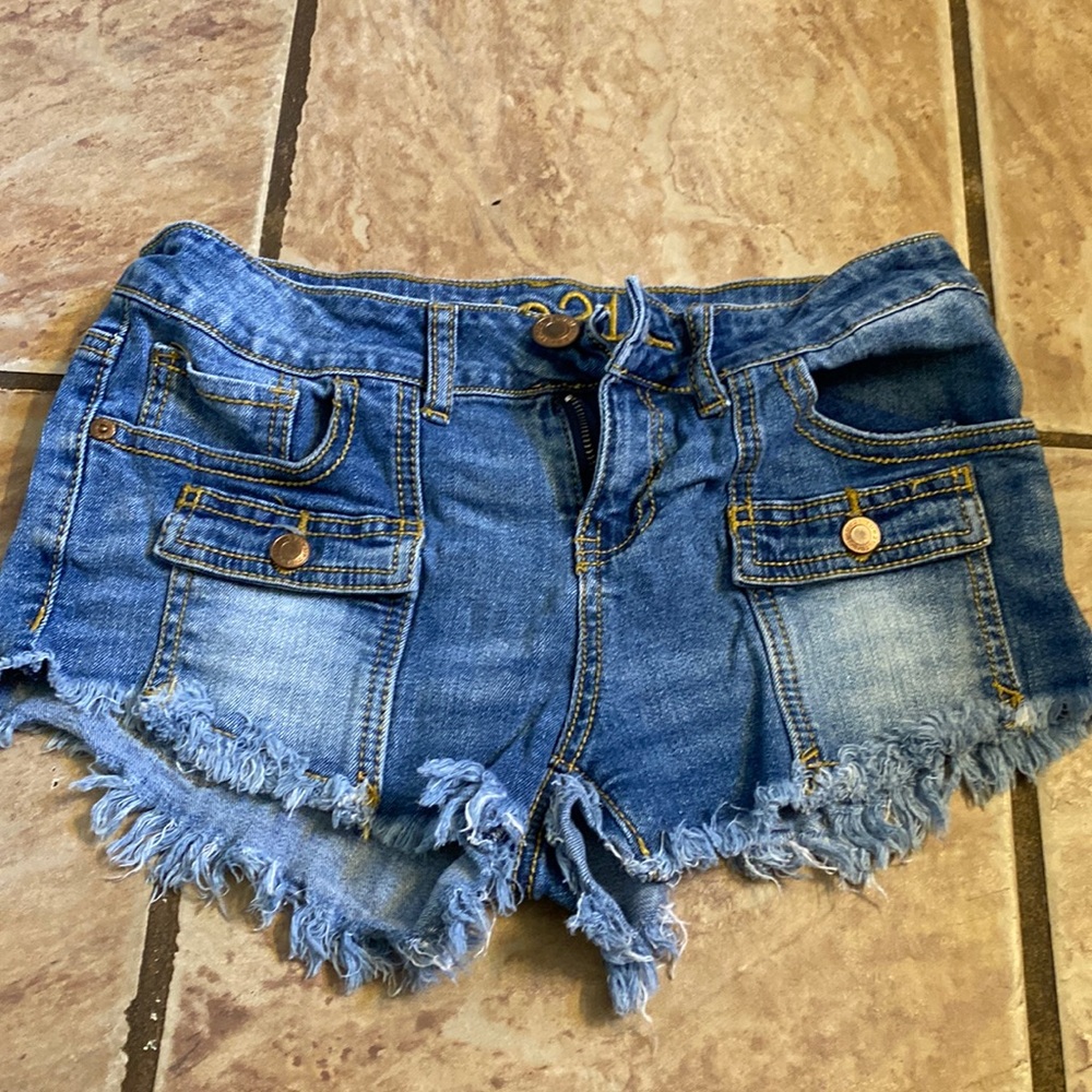Rue21 size 5/6 cutoffs.